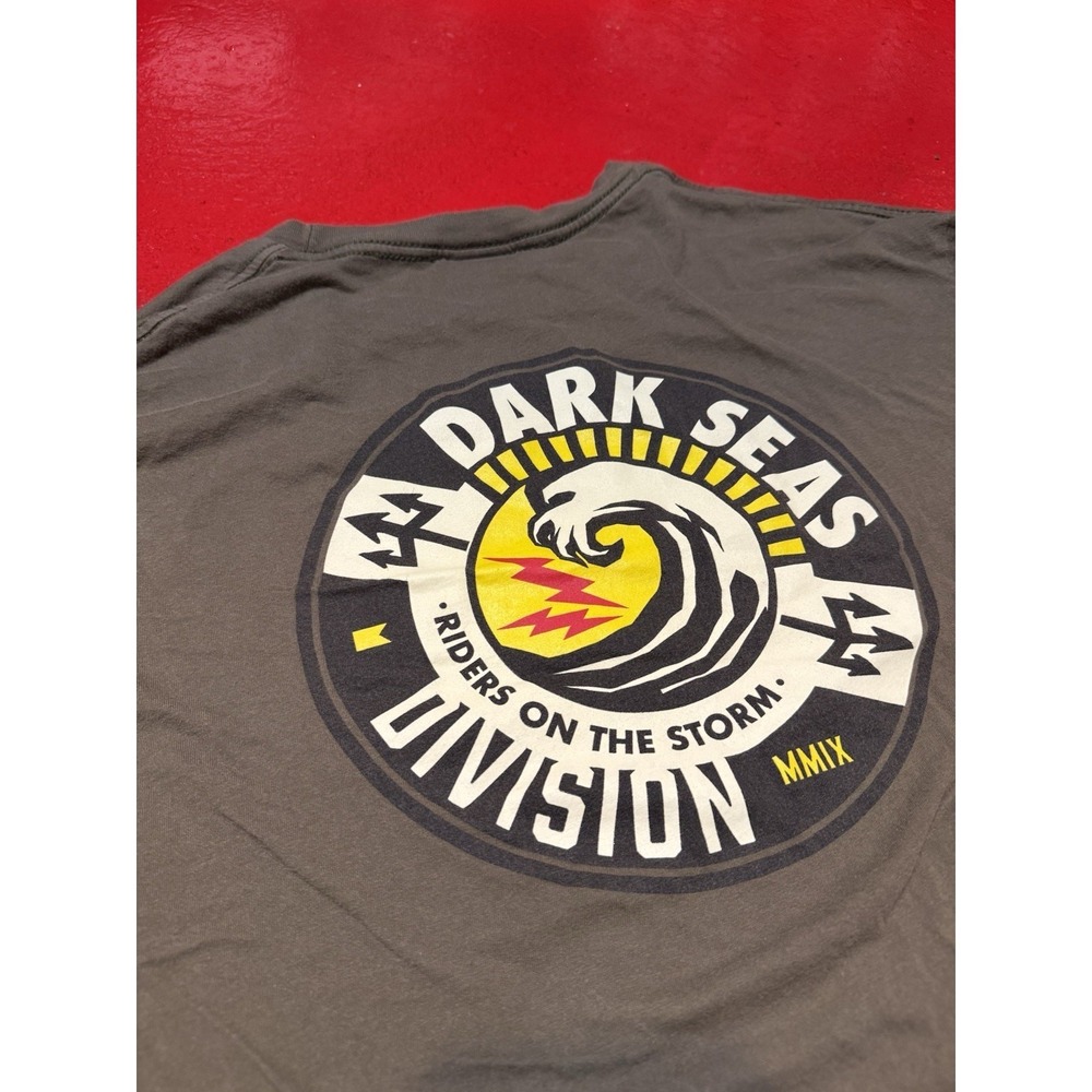 Dark Seas Division Shirt Mens XL Green Riders On The Storm Surf Wear T Shirt